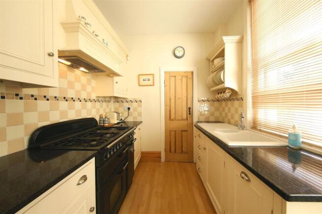 102 Kimberley Rd 1735.JPG