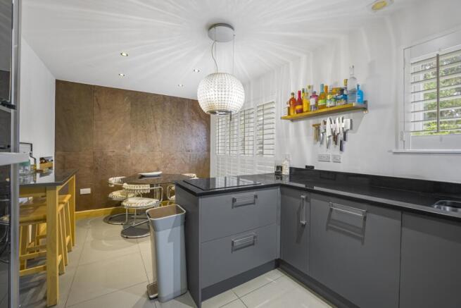 4 bed Town House for sale Image 6