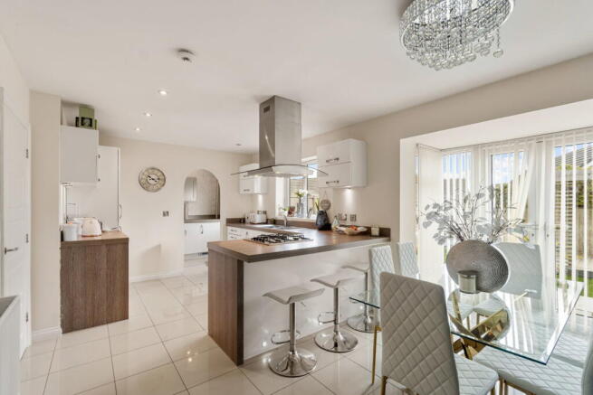 4 bed Detached for sale Image 6