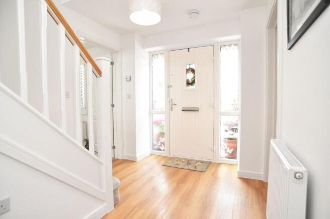 4 bed Detached to rent Image 6