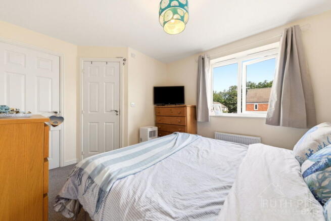 3 bed Semi-Detached for sale Image 10