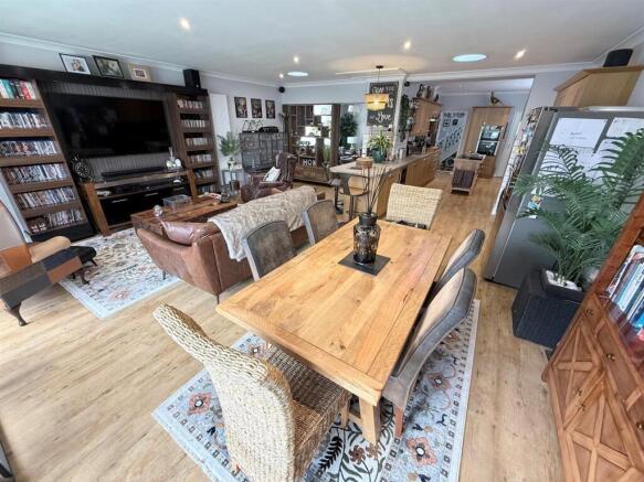 Living/Dining Area