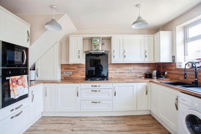 3 bed Semi-Detached for sale Image 7
