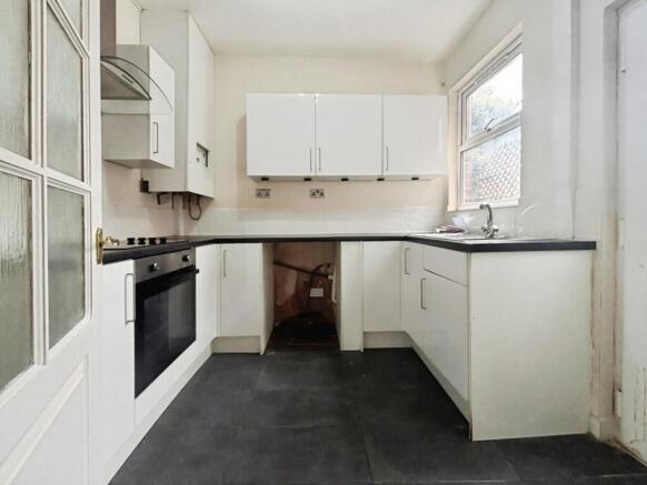 3 bed Semi-Detached to rent Image 11