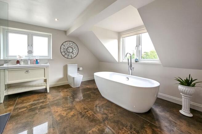 4 bed House for sale Image 7