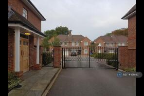 Flat 3, 1 Buckle House, Hurley Close, Banstead SM7 1BQ