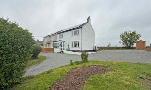 Haulfryn, Llantrisant, Holyhead LL65 4TW