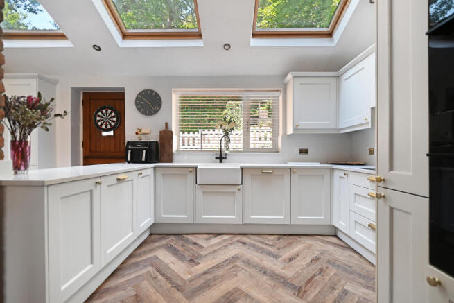 4 bed Semi-Detached for sale Image 12