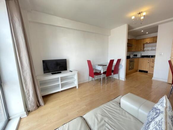 1 bed Apartment to rent Image 6