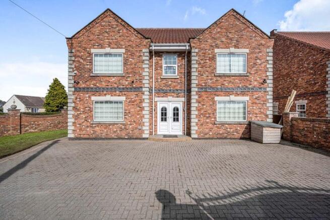5 bed Detached for sale Image 12