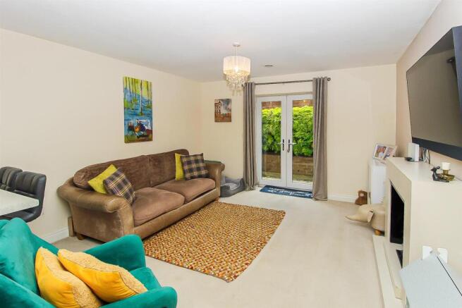 2 bed Apartment for sale Image 4