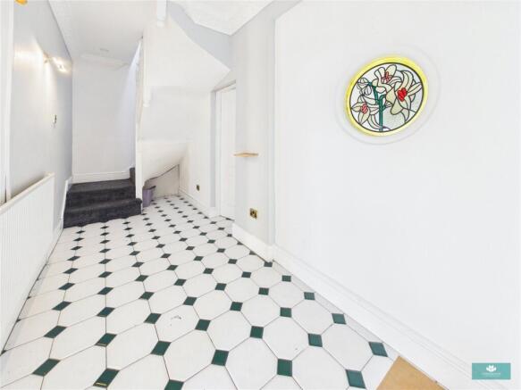 2 bed Apartment for sale Image 7