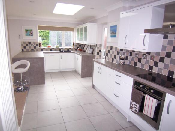 KITCHEN/BREAKFAST RM
