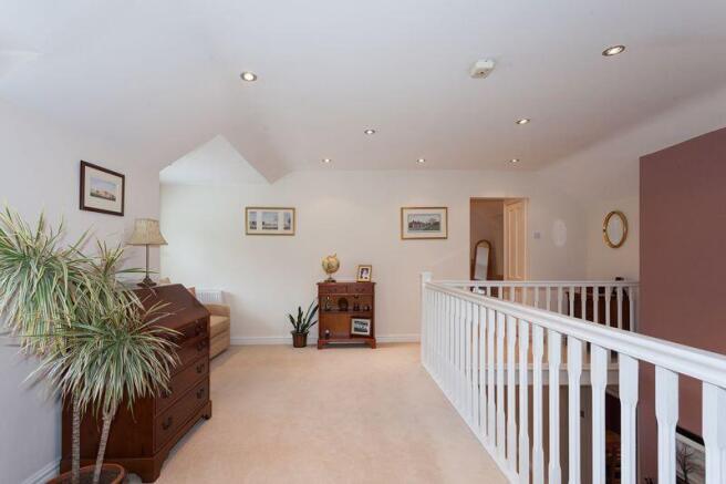 GALLERIED LANDING