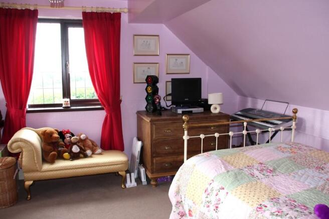 BEDROOM 2