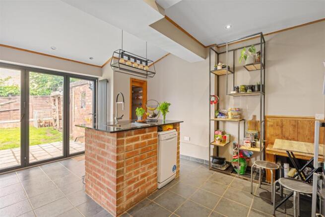 KITCHEN / DINER