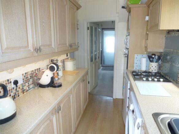 Kitchen2.JPG
