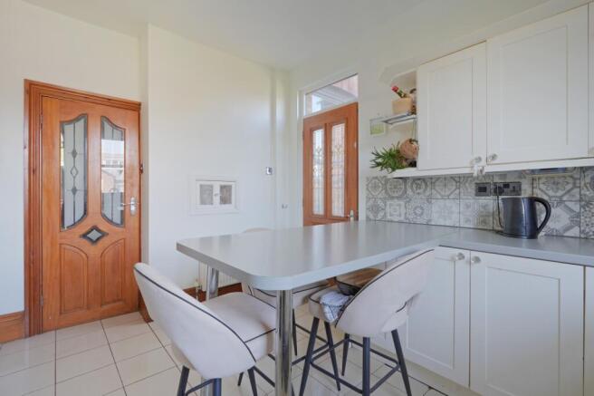 5 bed Semi-Detached for sale Image 12