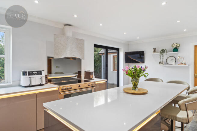 Haylett Lodge  -18