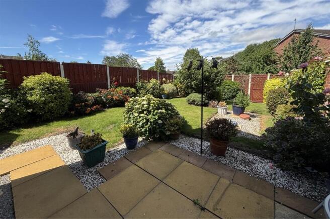 2 bed Semi-Detached for sale Image 11