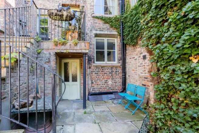 1 bed Ground Flat to rent Image 11