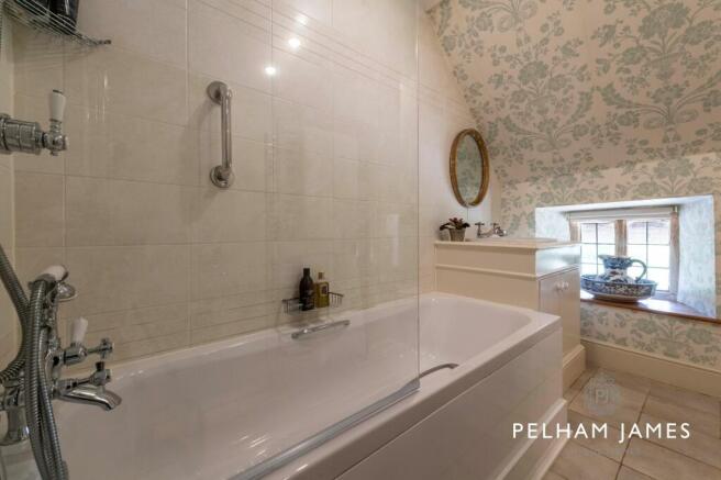Bathroom, Banbury House, Great Easton