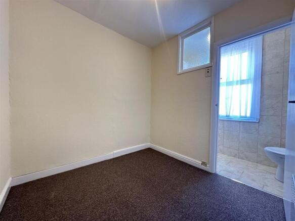 4 bed Block of Apartments for sale Image 5