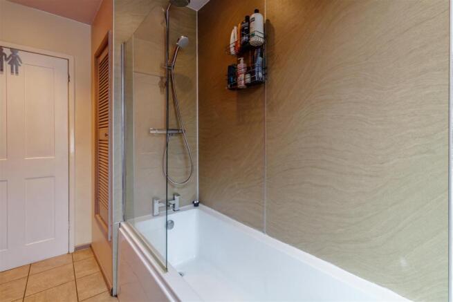 8379443-interior04.jpg