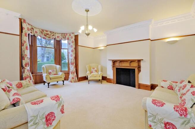 5 LIVING ROOM