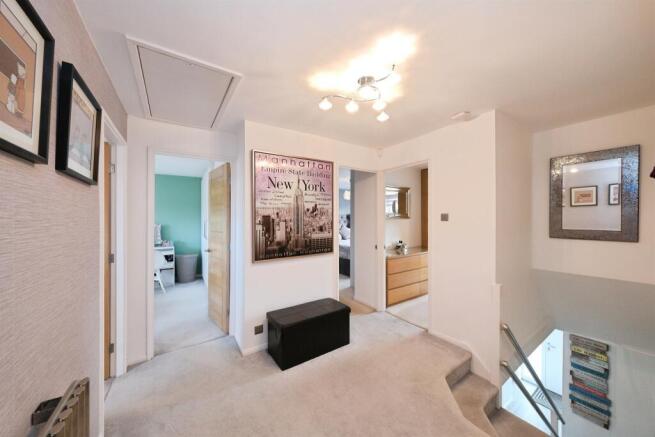 5 bed Detached for sale Image 11