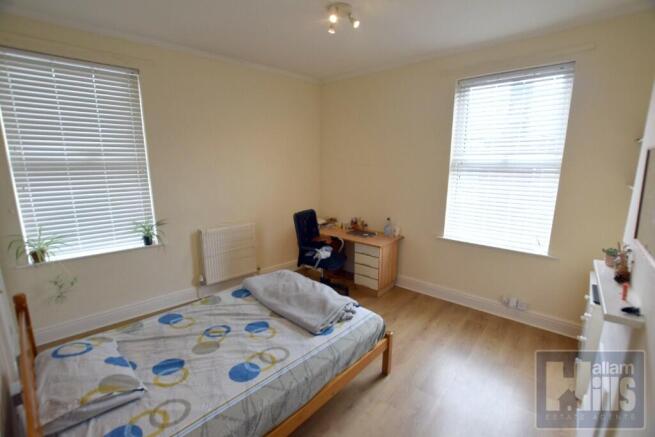 4 bed Terraced to rent Image 6
