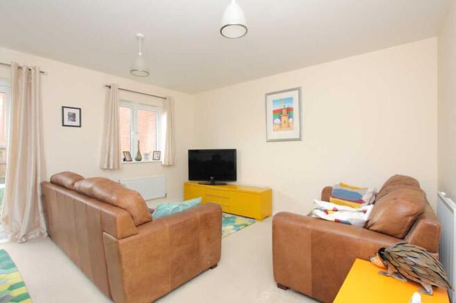 LIVING ROOM / DINING