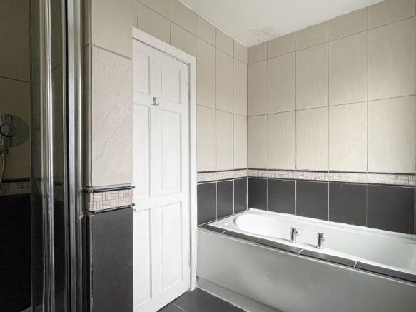Family Bathroom 