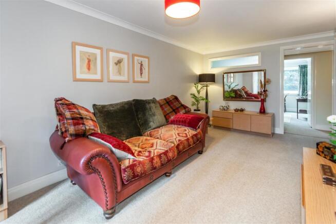 8523019-interior01.jpg