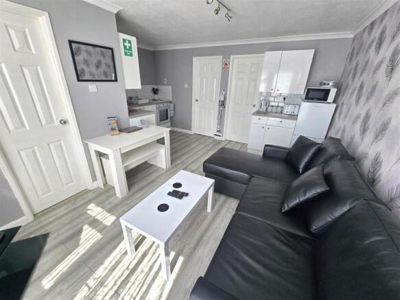 Lounge/Kitchen