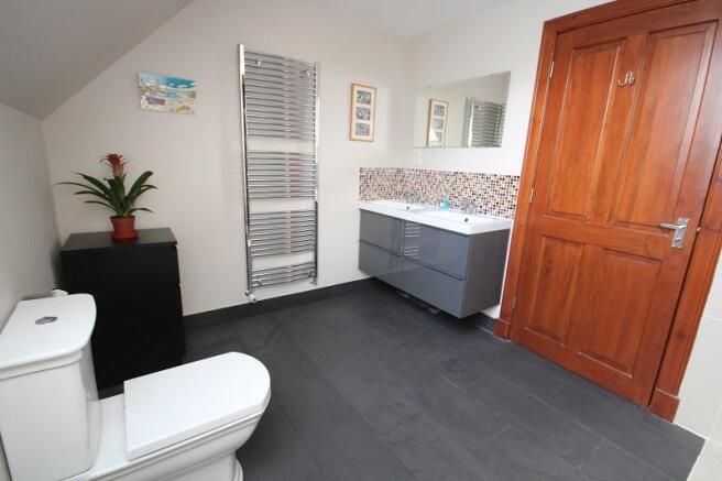 Master Bedroom En Suite