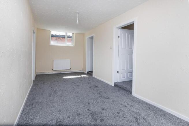 2 bed Ground Flat to rent Image 5