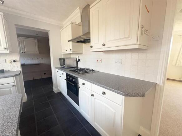 kitchen 2.jpg