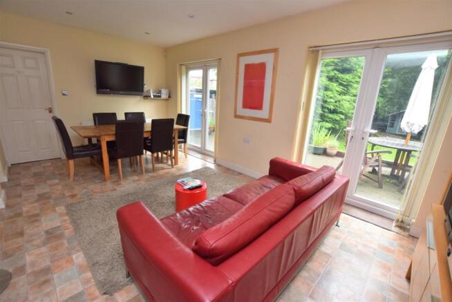 Living Dining Area