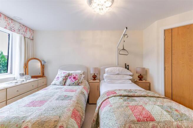 Bedroom 1a.jpg