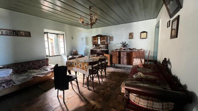 Living room/ dining room area