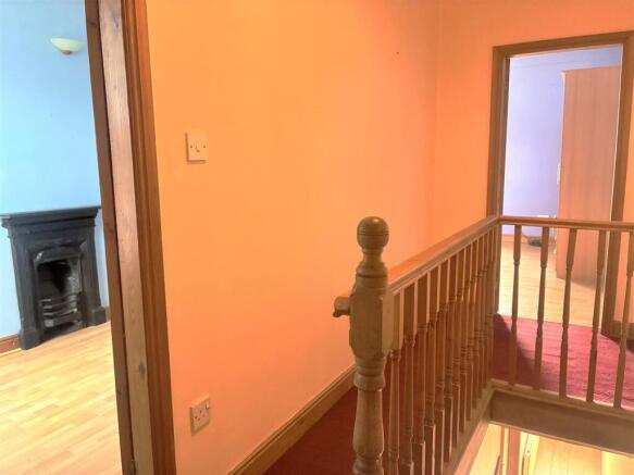 FIRST FLOOR LANDING