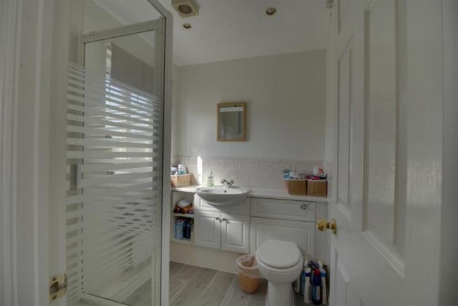 ensuite.jpg
