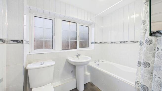3 bed End of Terrace to rent Image 9