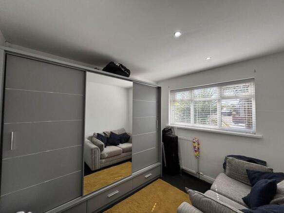 5 bed Semi-Detached for sale Image 8