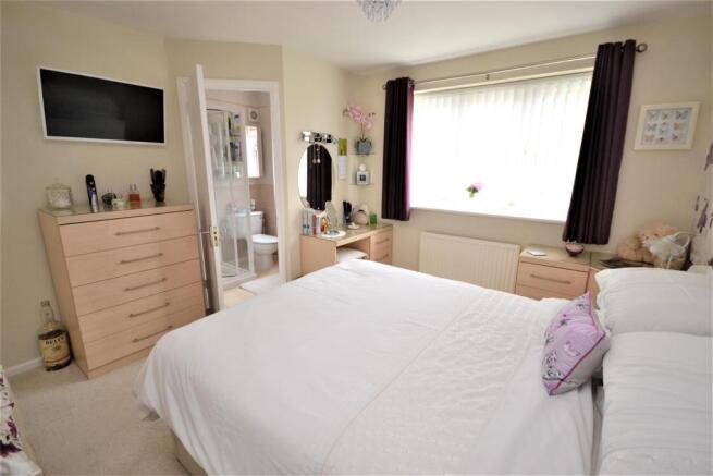 Master Bedroom to En-suite