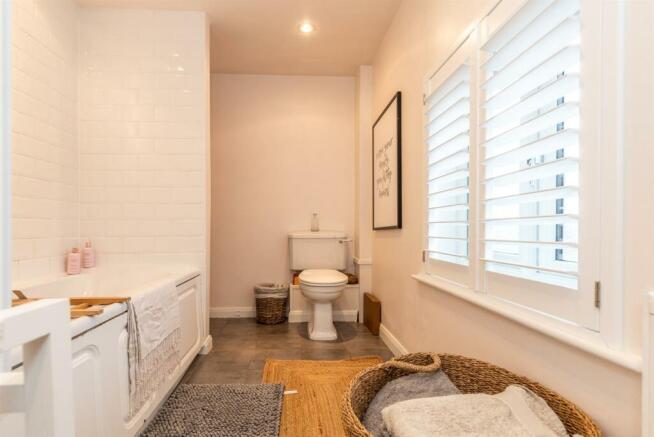 Family Bathroom 2 .jpg