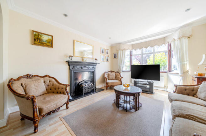 1329130-4-689b13a...