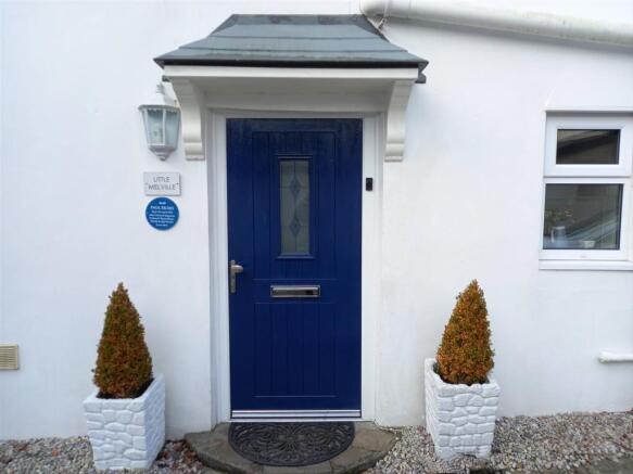 USE Vends front door.jpg