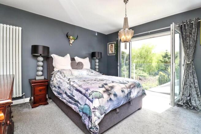 4 bed Detached for sale Image 9